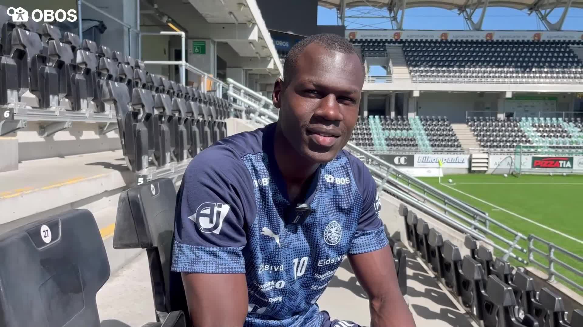 Moses Mawa før fotballfesten